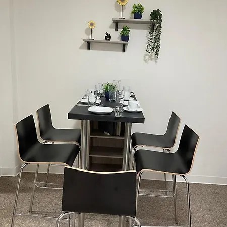 Nostalgie - Perle Plauen-zentrum & S-bahn Naehe Fuer Bis Zu 6 Personen Im Eg, Sehr Ruhige Lage & Ebk & Pkw-stellplatz * Plauen