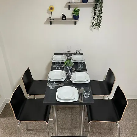 Apartamento Nostalgie - Perle Plauen-zentrum & S-bahn Naehe Fuer Bis Zu 6 Personen Im Eg, Sehr Ruhige Lage & Ebk & Pkw-stellplatz