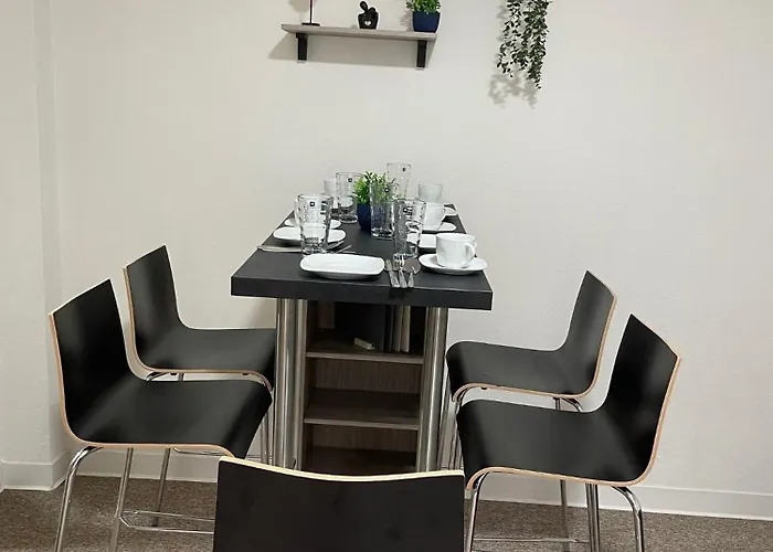 Nostalgie - Perle Plauen-zentrum & S-bahn Naehe Fuer Bis Zu 6 Personen Im Eg, Sehr Ruhige Lage & Ebk & Pkw-stellplatz * Plauen