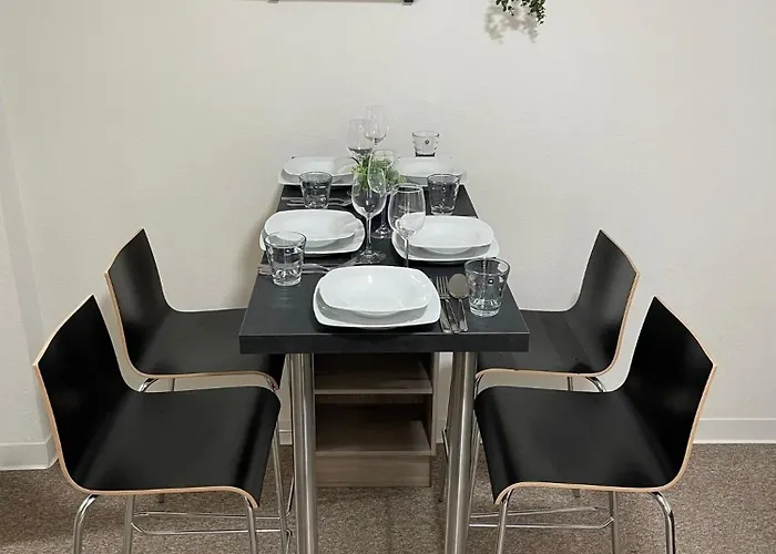 Lejlighed Nostalgie - Perle Plauen-zentrum & S-bahn Naehe Fuer Bis Zu 6 Personen Im Eg, Sehr Ruhige Lage & Ebk & Pkw-stellplatz Plauen