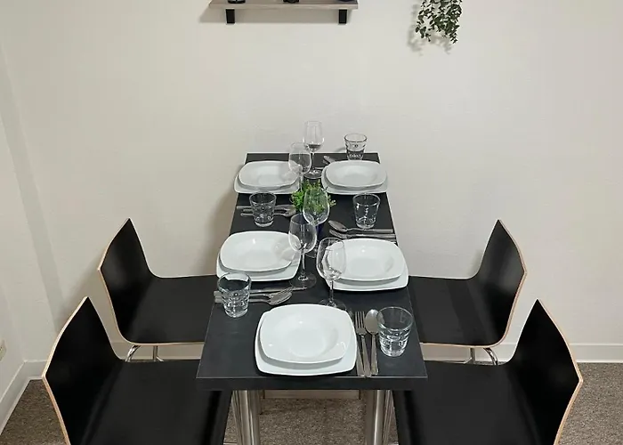 Lejlighed Nostalgie - Perle Plauen-zentrum & S-bahn Naehe Fuer Bis Zu 6 Personen Im Eg, Sehr Ruhige Lage & Ebk & Pkw-stellplatz