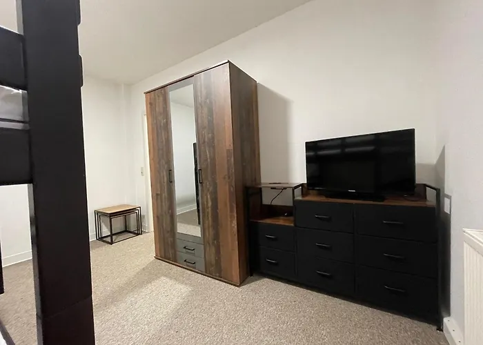 Nostalgie - Perle Plauen-zentrum & S-bahn Naehe Fuer Bis Zu 6 Personen Im Eg, Sehr Ruhige Lage & Ebk & Pkw-stellplatz Plauen