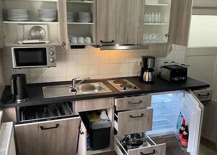 Nostalgie - Perle Plauen-zentrum & S-bahn Naehe Fuer Bis Zu 6 Personen Im Eg, Sehr Ruhige Lage & Ebk & Pkw-stellplatz *